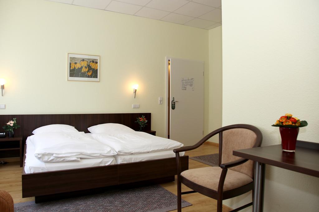 Hotel Am Charlottenplatz 3*